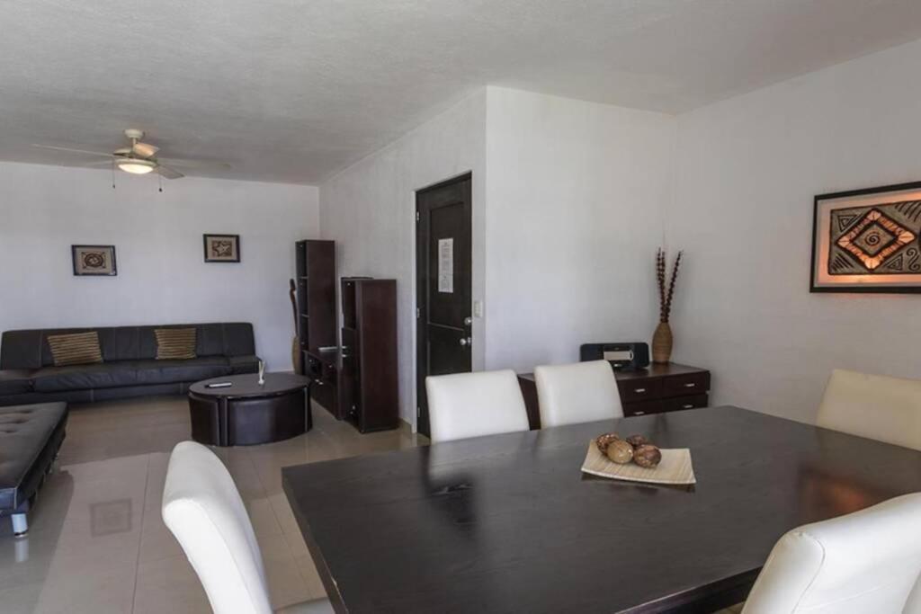 Apartamento Poolside Tranquil In