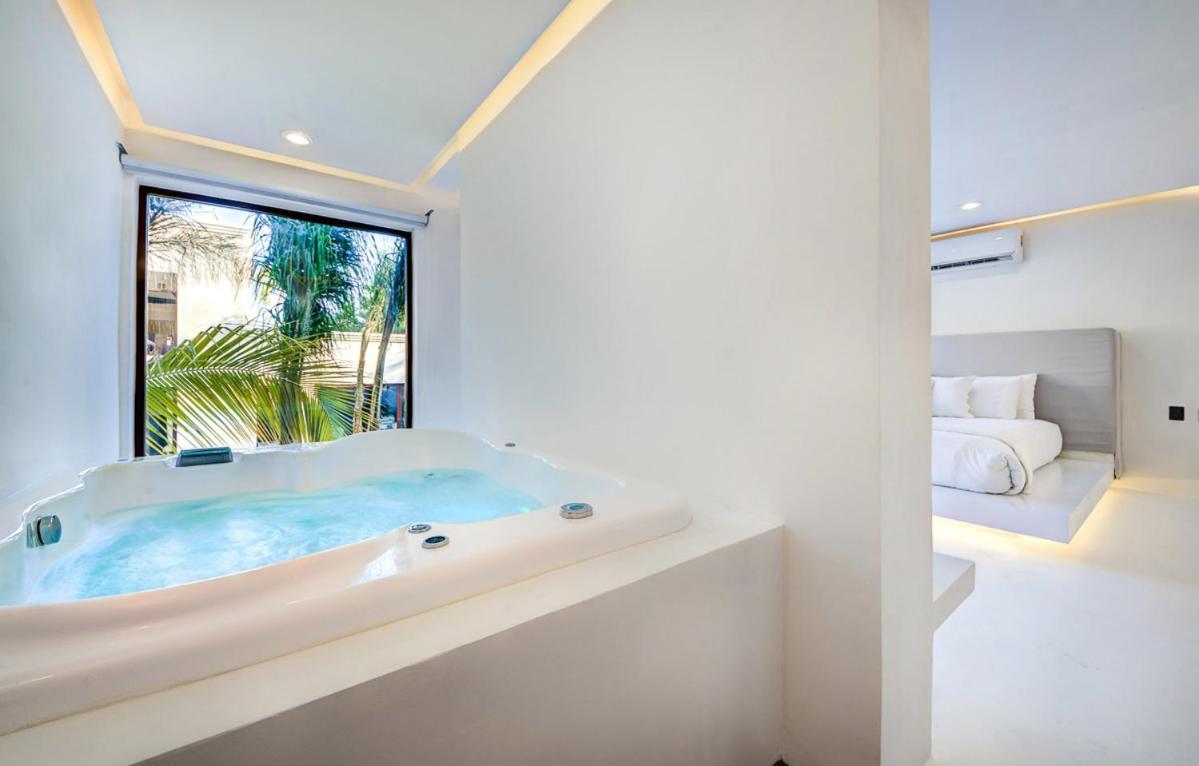Poblado De Apoyo Diamont Sleeps 22 With Pool And Air Con Playa del Carmen