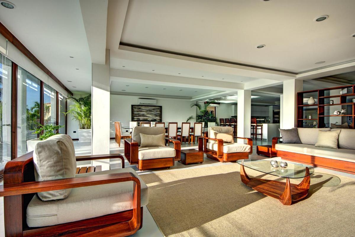 Poblado De Apoyo Diamont Sleeps 22 With Pool And Air Con Villa