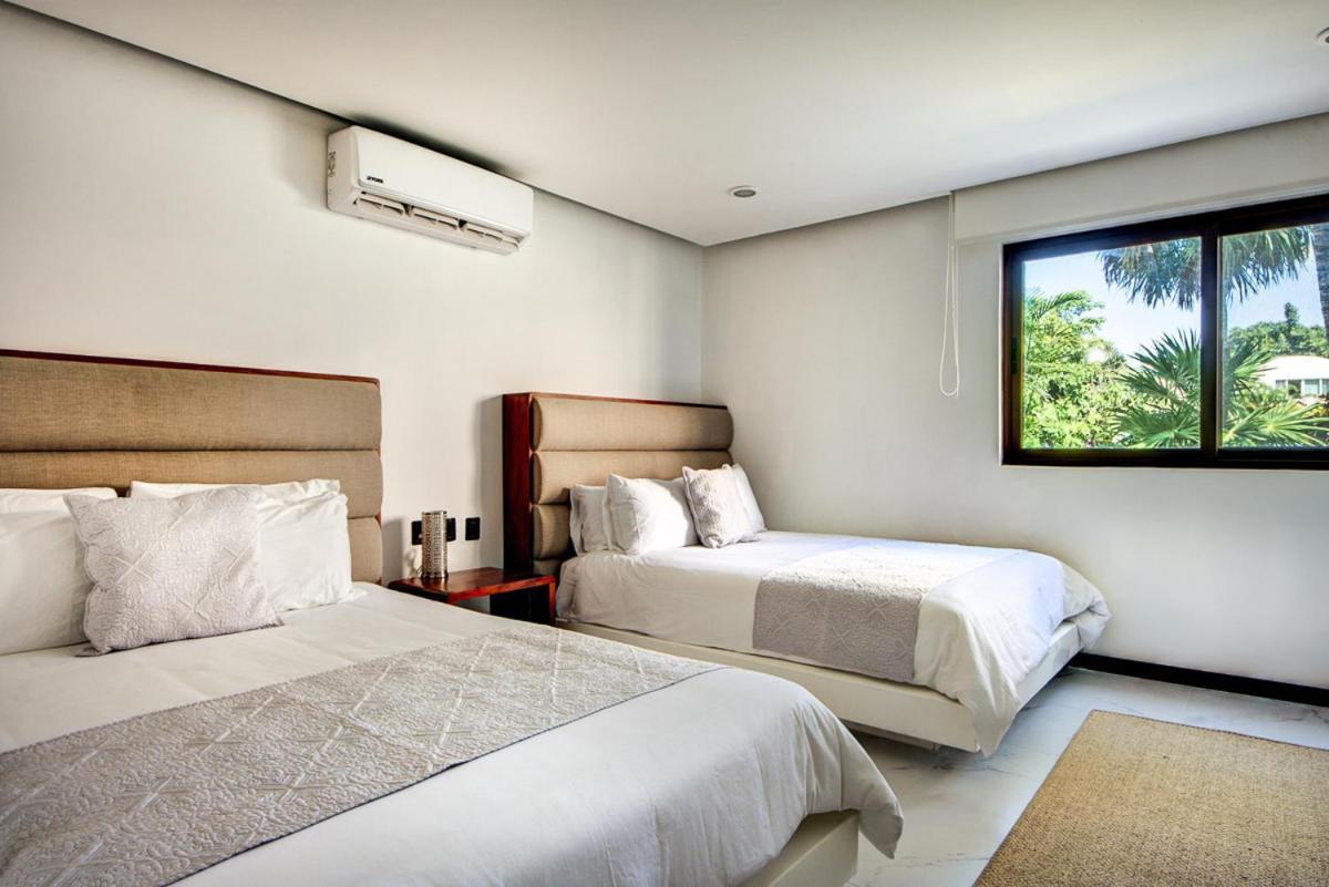 Villa Poblado De Apoyo Diamont Sleeps 22 With Pool And Air Con