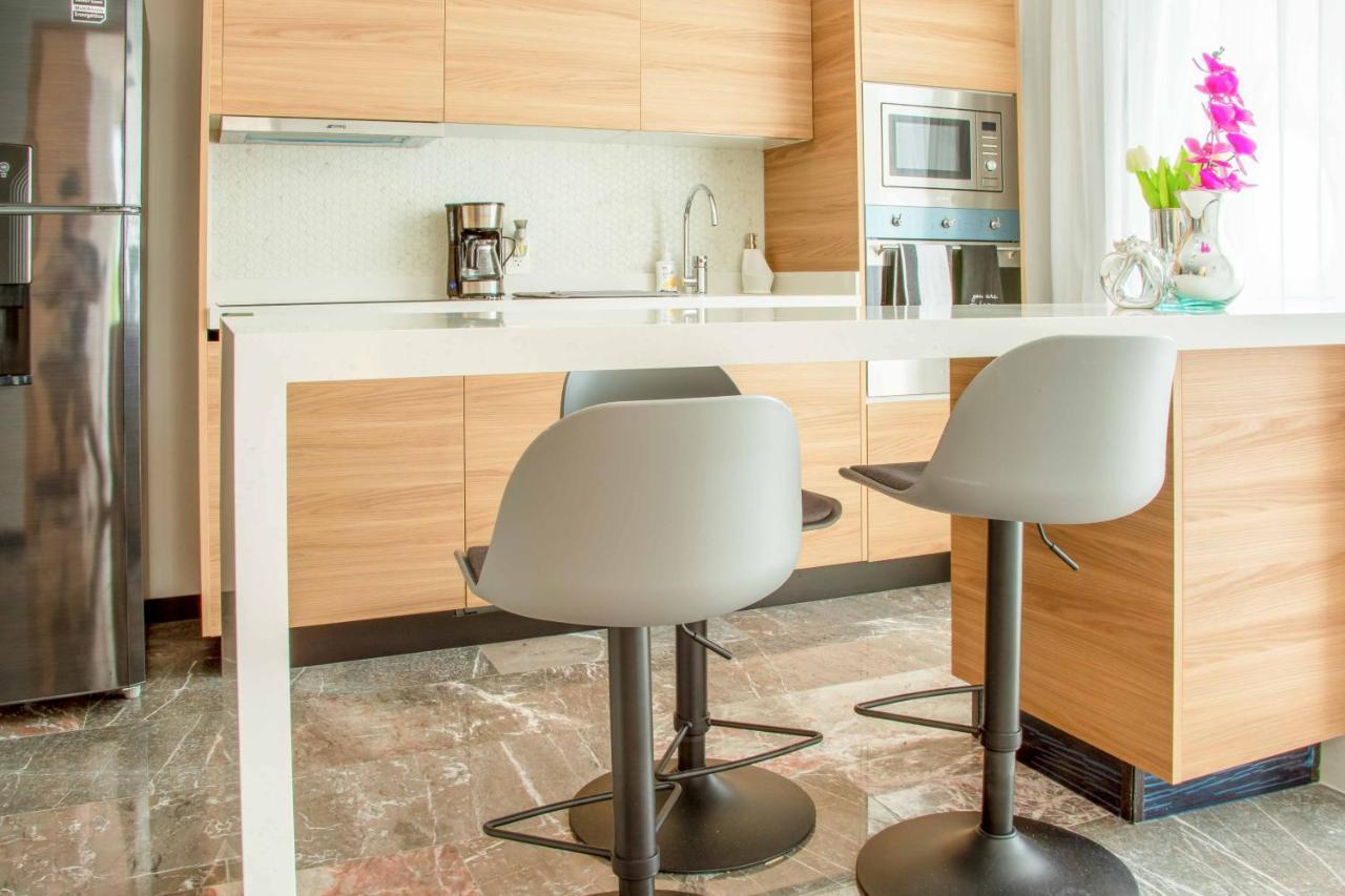 Hostpal In Great View And Location Apartment