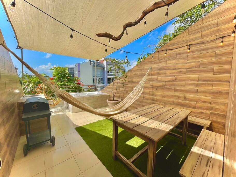 Cenote Penthouse Terraza & Jacuzzi Panoramicos, Muy Amplio, 2 Pisos Tu Uso Personal Y Exclusivo, 3 Recamaras, Excelente Ubicacion, La Playa Y La Quinta Av Caminando A 10 Minutos, Cerca De Restaurantes, Bares, Bancos, Nomadas Digitales 150 Mbps * Playa del Carmen