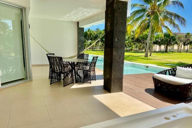 Impecable Y Lujoso Departamento Frente Al Mar En Mareazul Del Club De Golf Corasol * Playa del Carmen