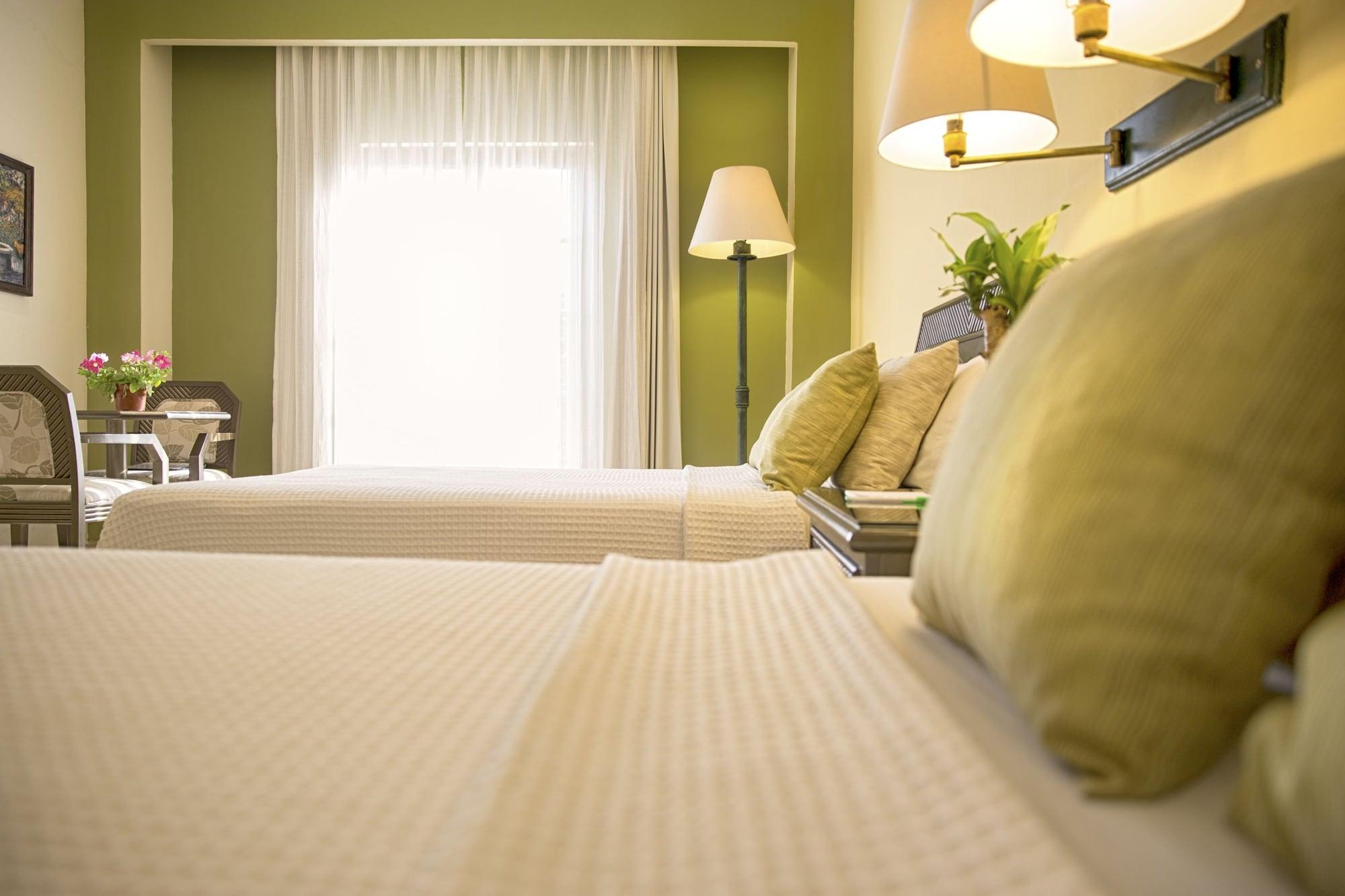 Itzaes Hotel