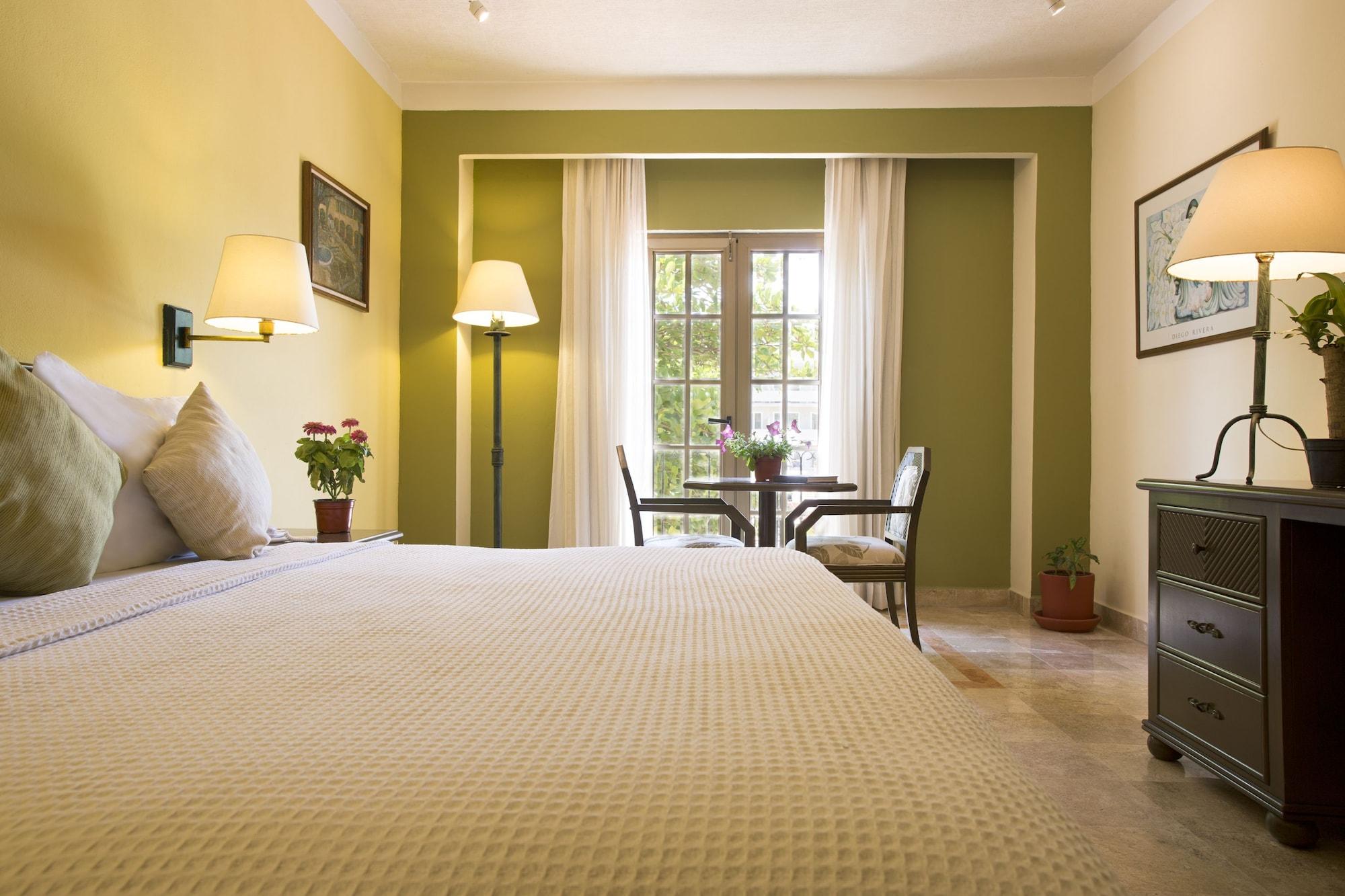 Itzaes Hotel 3*