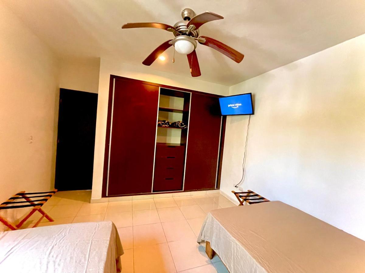 Apartment Cenote Penthouse Terraza & Jacuzzi Panoramicos, Muy Amplio, 2 Pisos Tu Uso Personal Y Exclusivo, 3 Recamaras, Excelente Ubicacion, La Playa Y La Quinta Av Caminando A 10 Minutos, Cerca De Restaurantes, Bares, Bancos, Nomadas Digitales 150 Mbps Playa del Carmen