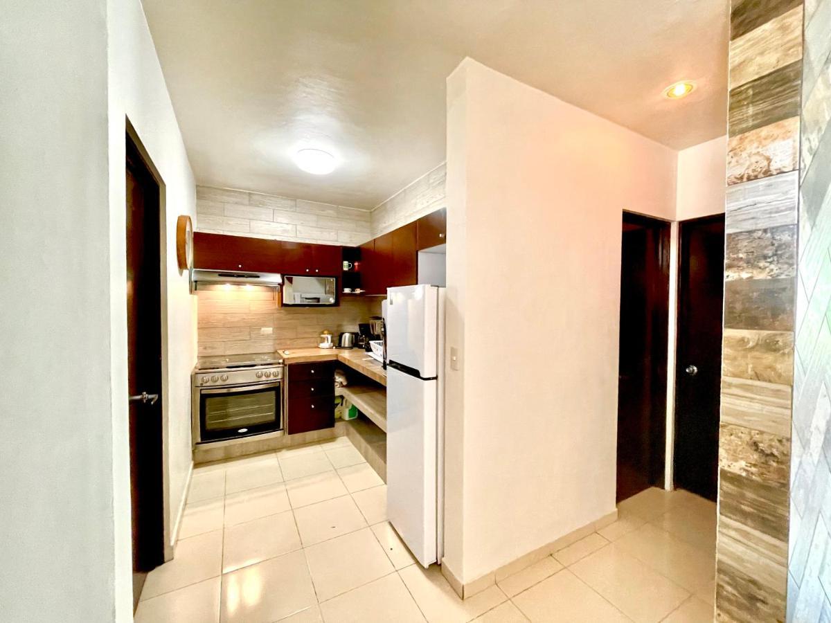 Apartment Cenote Penthouse Terraza & Jacuzzi Panoramicos, Muy Amplio, 2 Pisos Tu Uso Personal Y Exclusivo, 3 Recamaras, Excelente Ubicacion, La Playa Y La Quinta Av Caminando A 10 Minutos, Cerca De Restaurantes, Bares, Bancos, Nomadas Digitales 150 Mbps Playa del Carmen