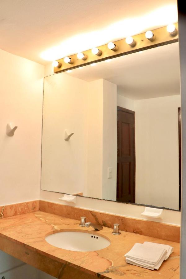 10 Avenue, 1 Min Walking To The 5 Av & 4 Apartment *