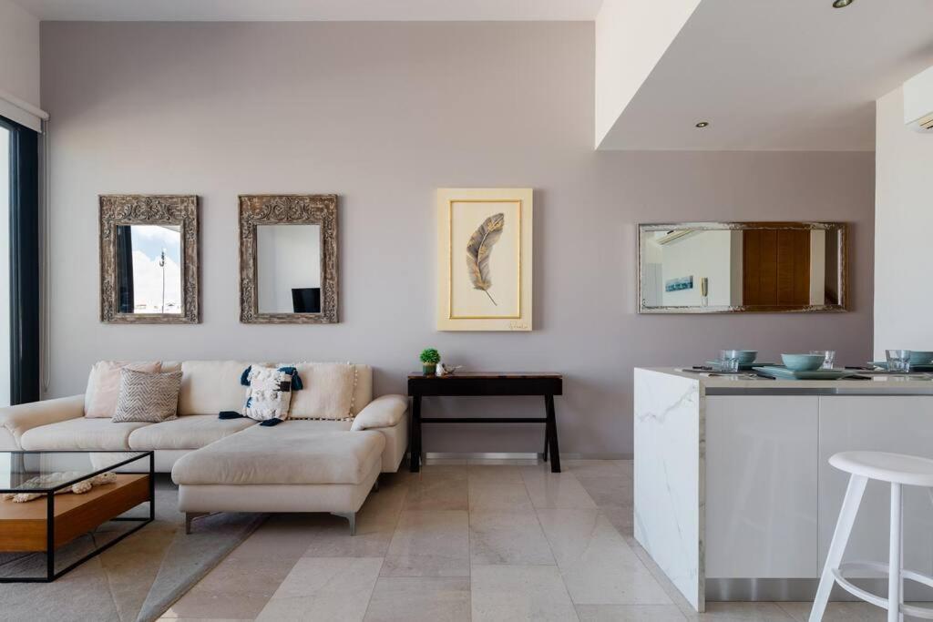 Luxury Penthouse And Private Rooftop Pool On 5ta Avenida