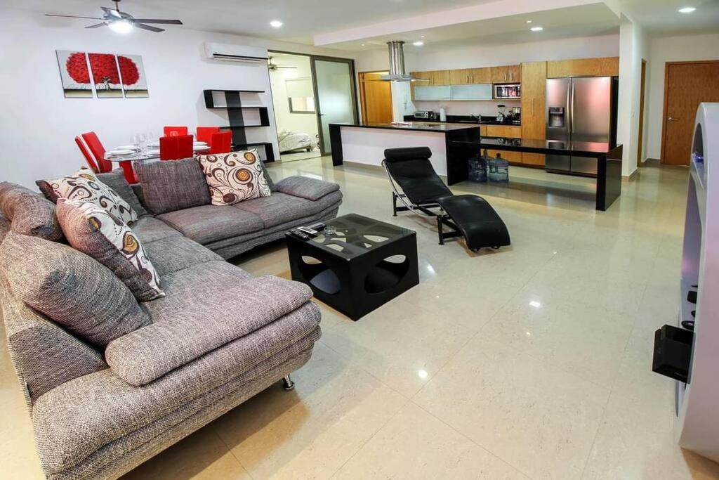 Apartment Modern 2 Bdr, 3 Minutes Walk From The Beach, Central Location! Playa del Carmen