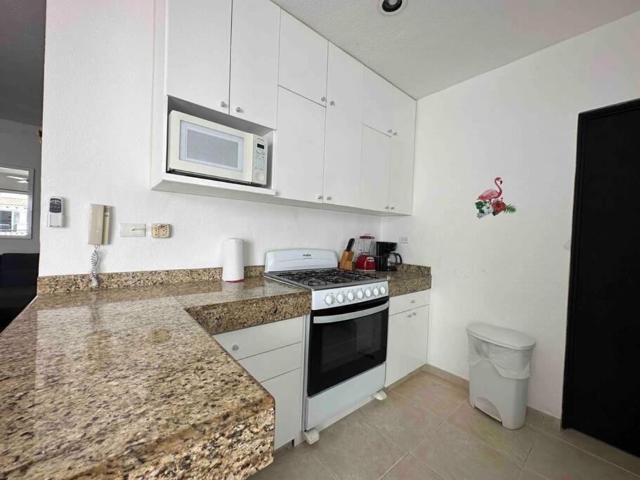 Appartement G302 - Perfectly Located Penthouse With Heated Pool! *