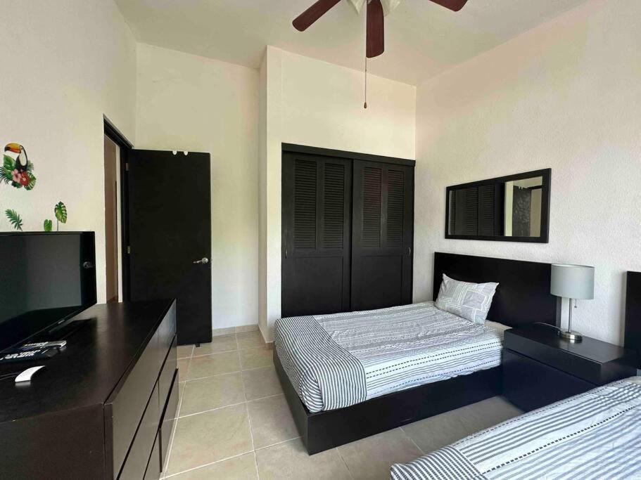 Appartement G302 - Perfectly Located Penthouse With Heated Pool!