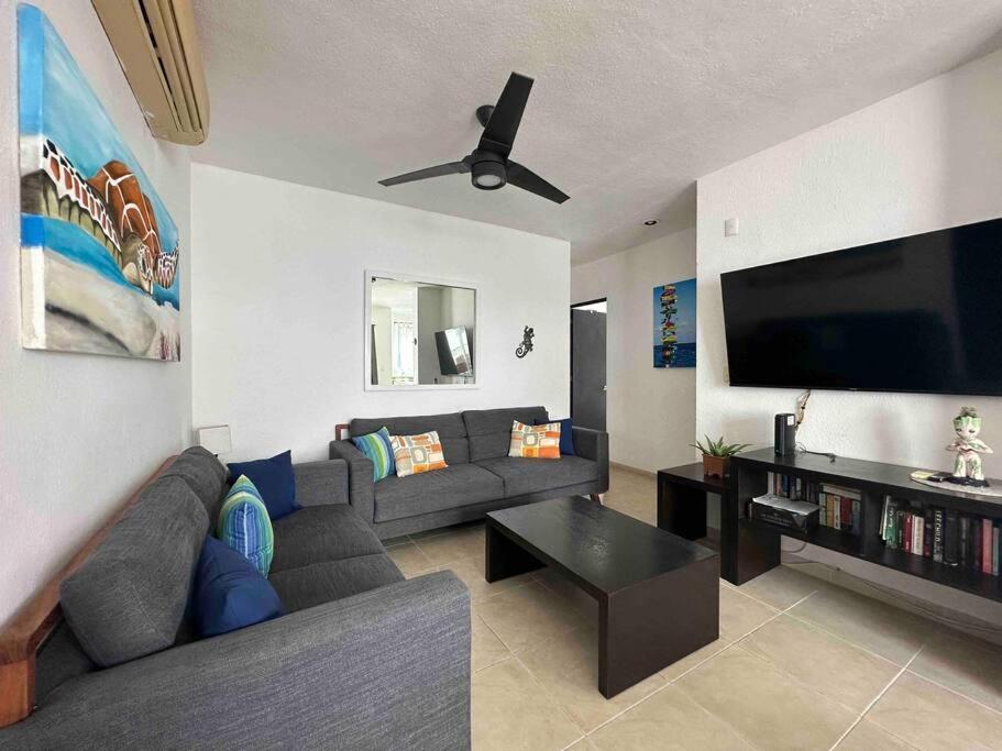 Appartement G302 - Perfectly Located Penthouse With Heated Pool! *