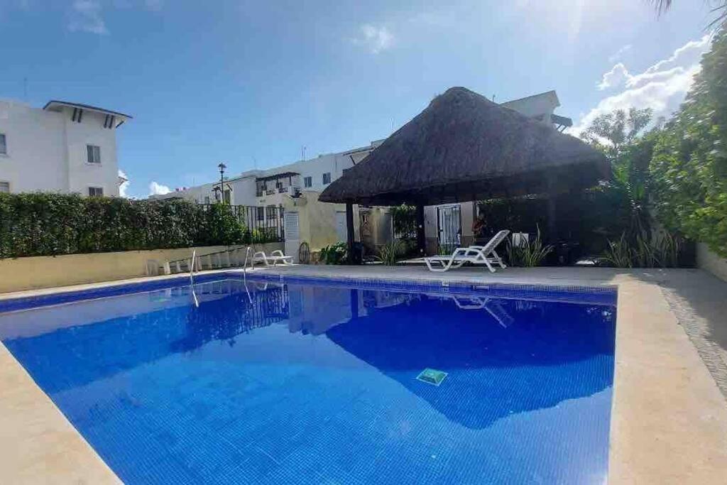 Beautiful & Cozy With Pool / *