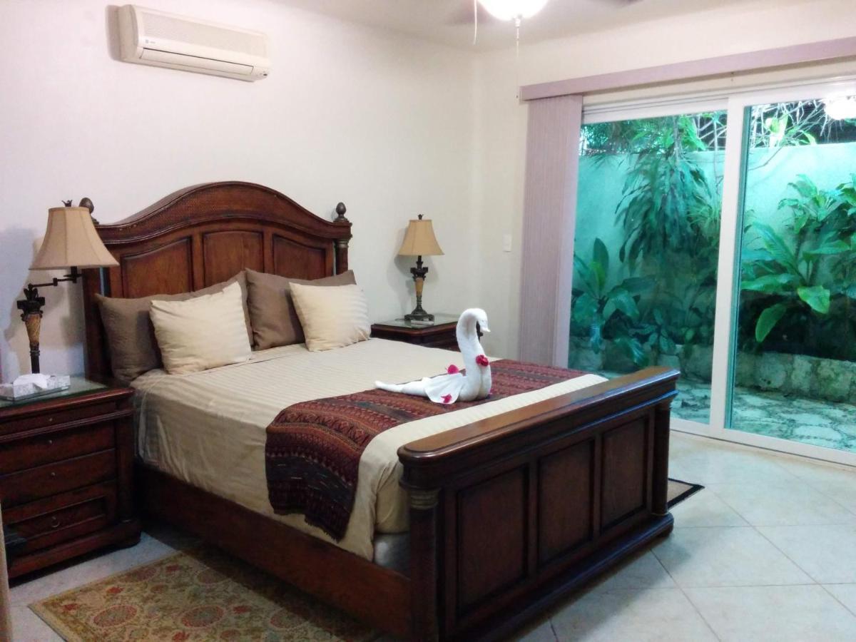 Holiday home Casa Beard, Spacious With High Speed Wifi & Pool. *