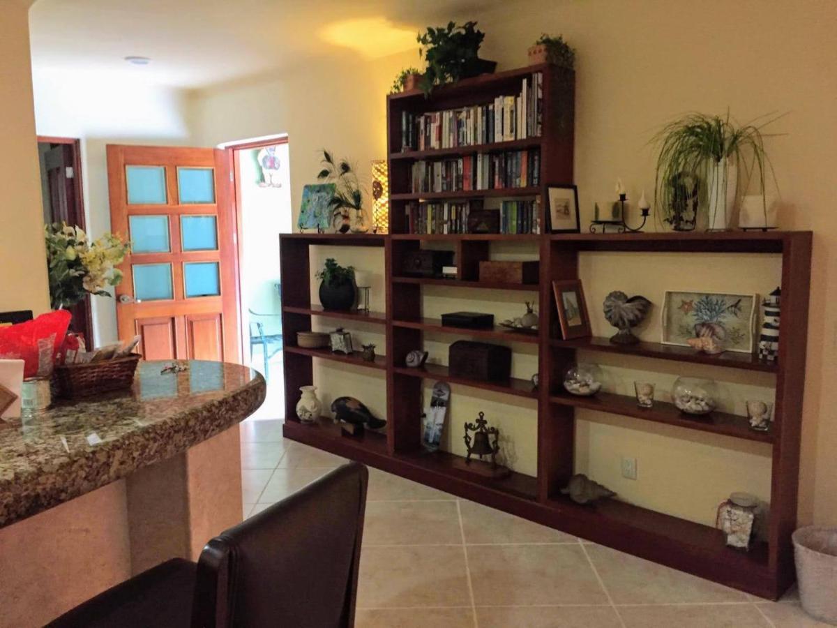 Holiday home Casa Beard, Spacious With High Speed Wifi & Pool. *
