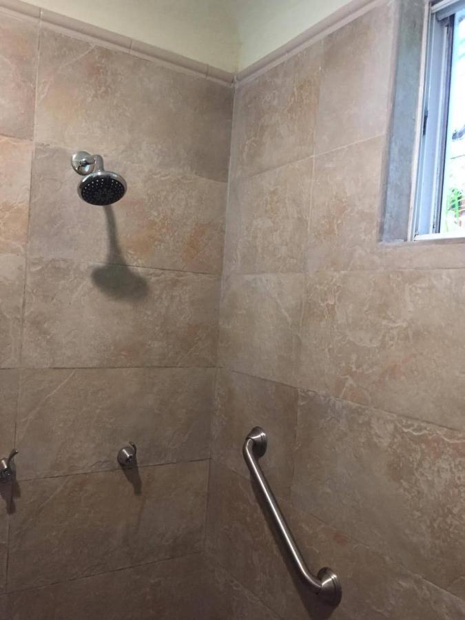 Casa Beard, Spacious With High Speed Wifi & Pool. Holiday home