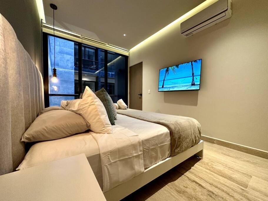 Modern Loft With Rooftop Pool & Gym By Solmar