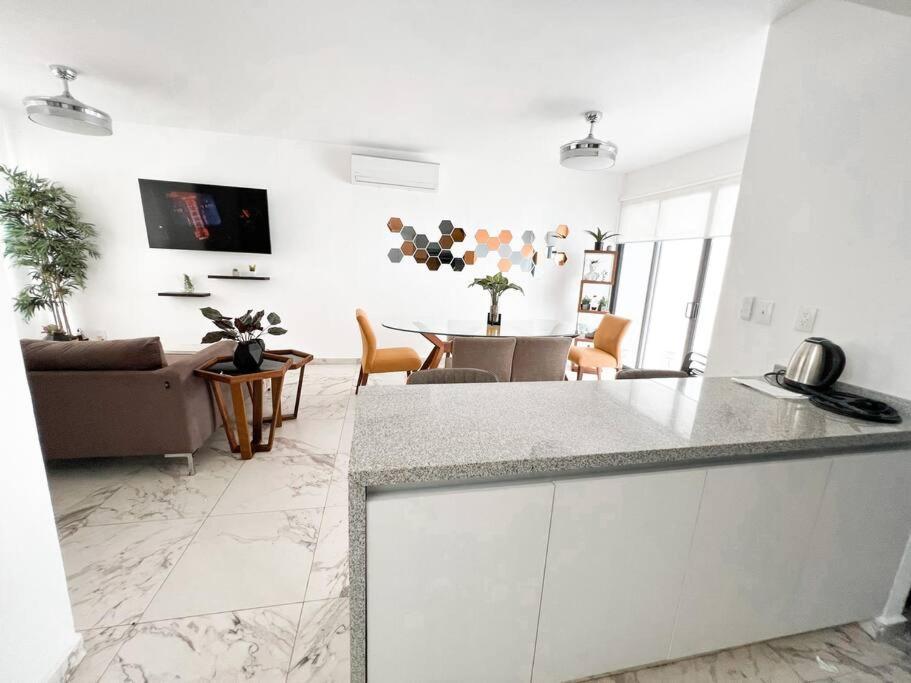 Villa Bali Life Style Villa, Beautiful 3brs 2.5 Bath House. Playa del Carmen