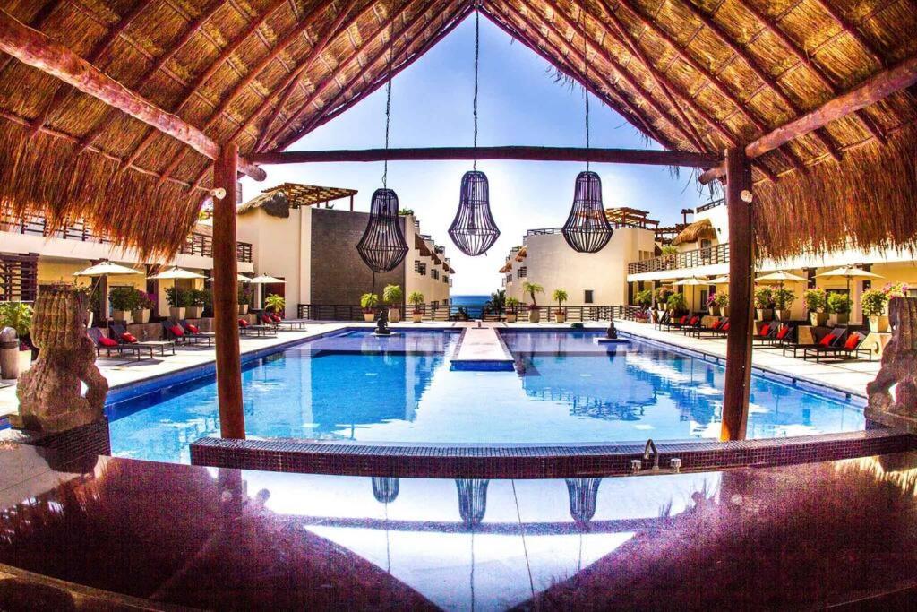 Departamento En Aldea Thai Con Terraza, Vista Al Mar Y Alberca Privada, Para 8 Personas * Playa del Carmen