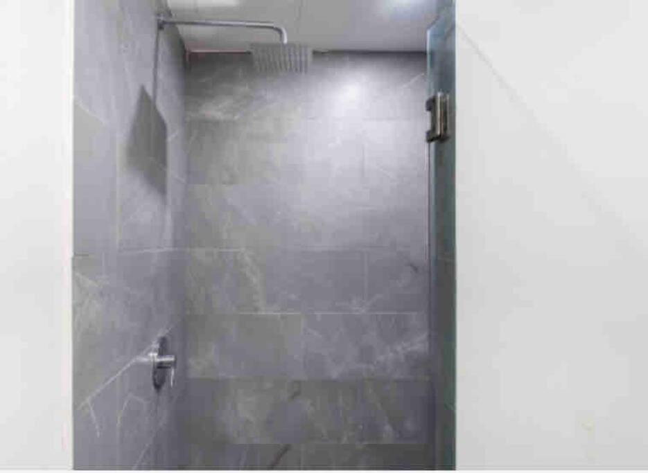 Apartment Ideally Located Steps From The 5th Avenue *