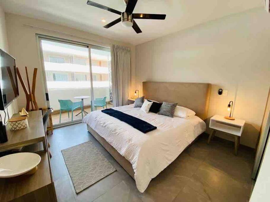 Ideally Located Steps From The 5th Avenue Apartment