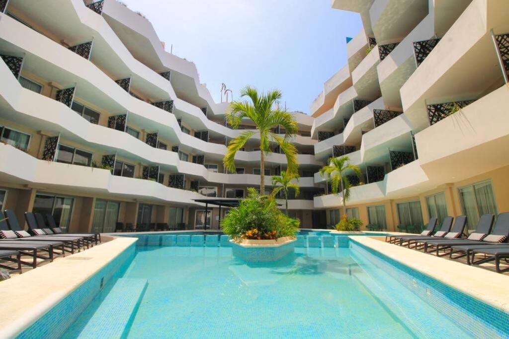 Ideally Located Steps From The 5th Avenue *