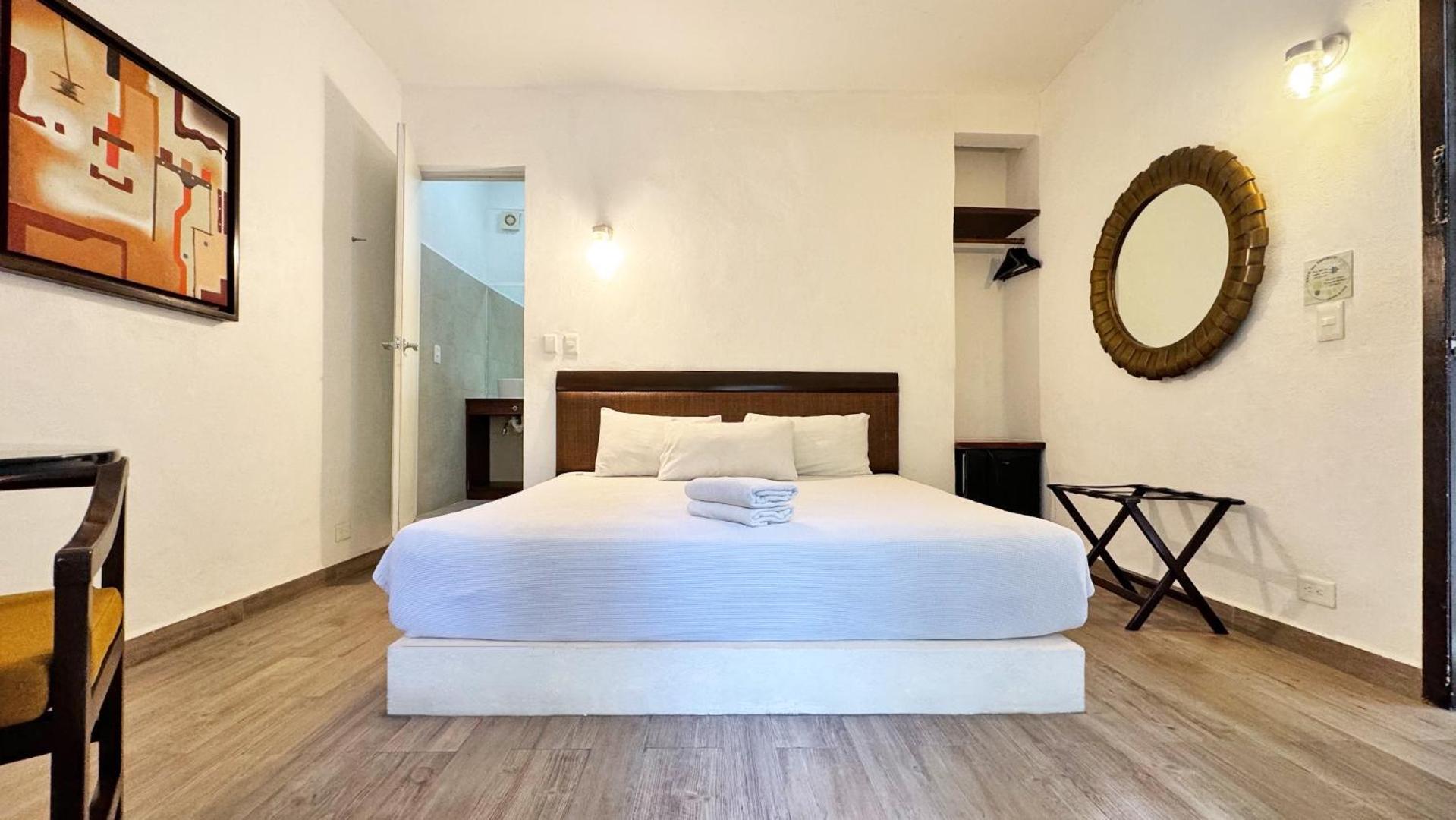 Siesta Fiesta Adults Only - 5th Avenue Hotel