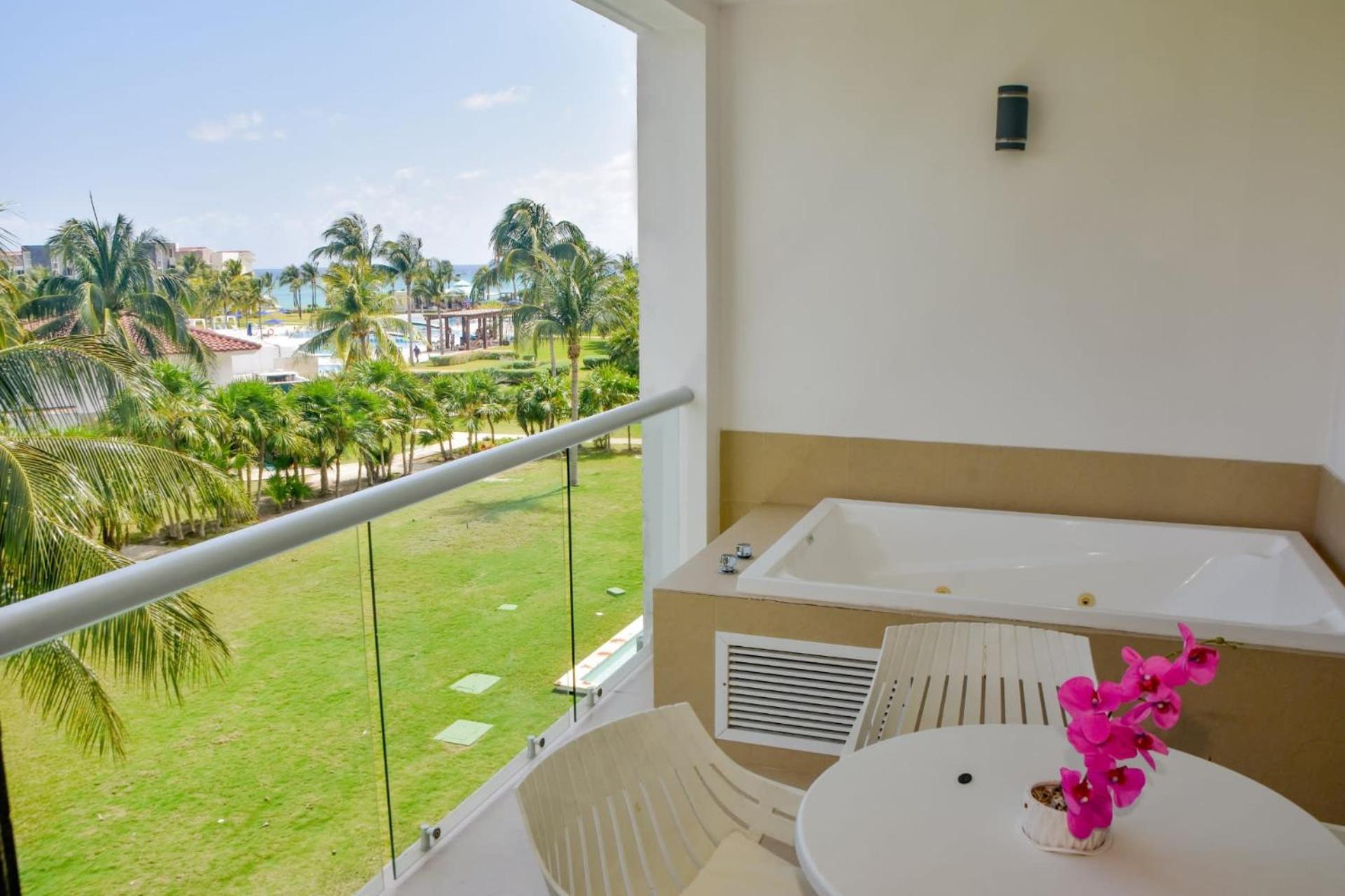 Luxurious Hideaway With Private Access Apartment Playa del Carmen