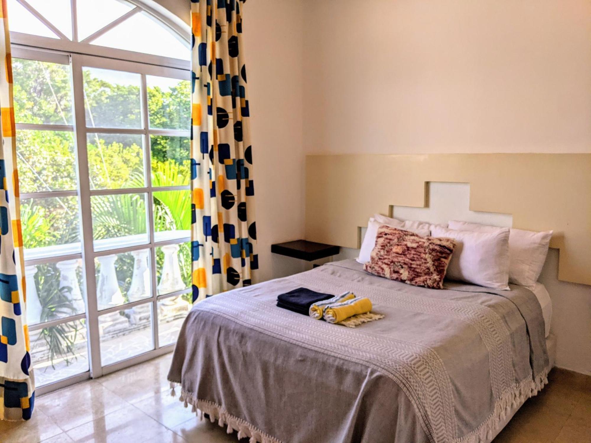 Castillo Playacar Fase 1 9br 3kitchen Pool Walk To 5th Ave 25max Holiday home