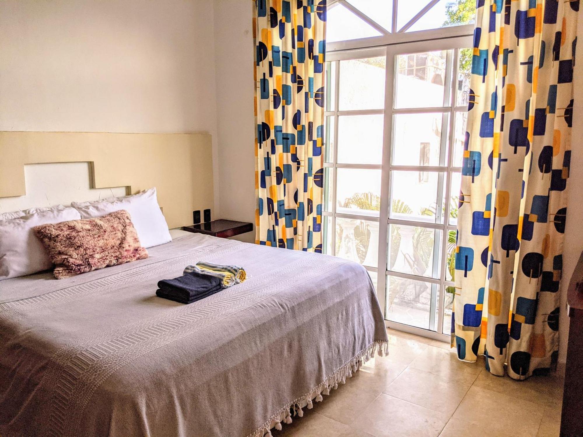 Castillo Playacar Fase 1 9br 3kitchen Pool Walk To 5th Ave 25max Holiday home *
