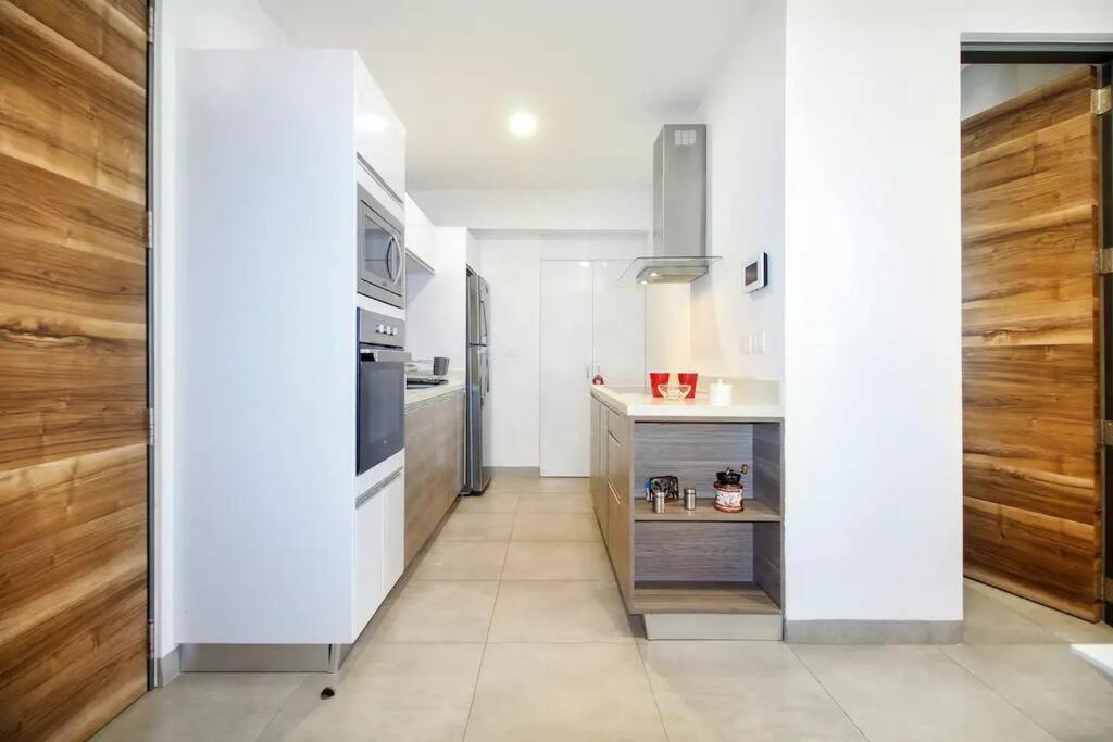 Brightness & Spacious 1 Bedroom *