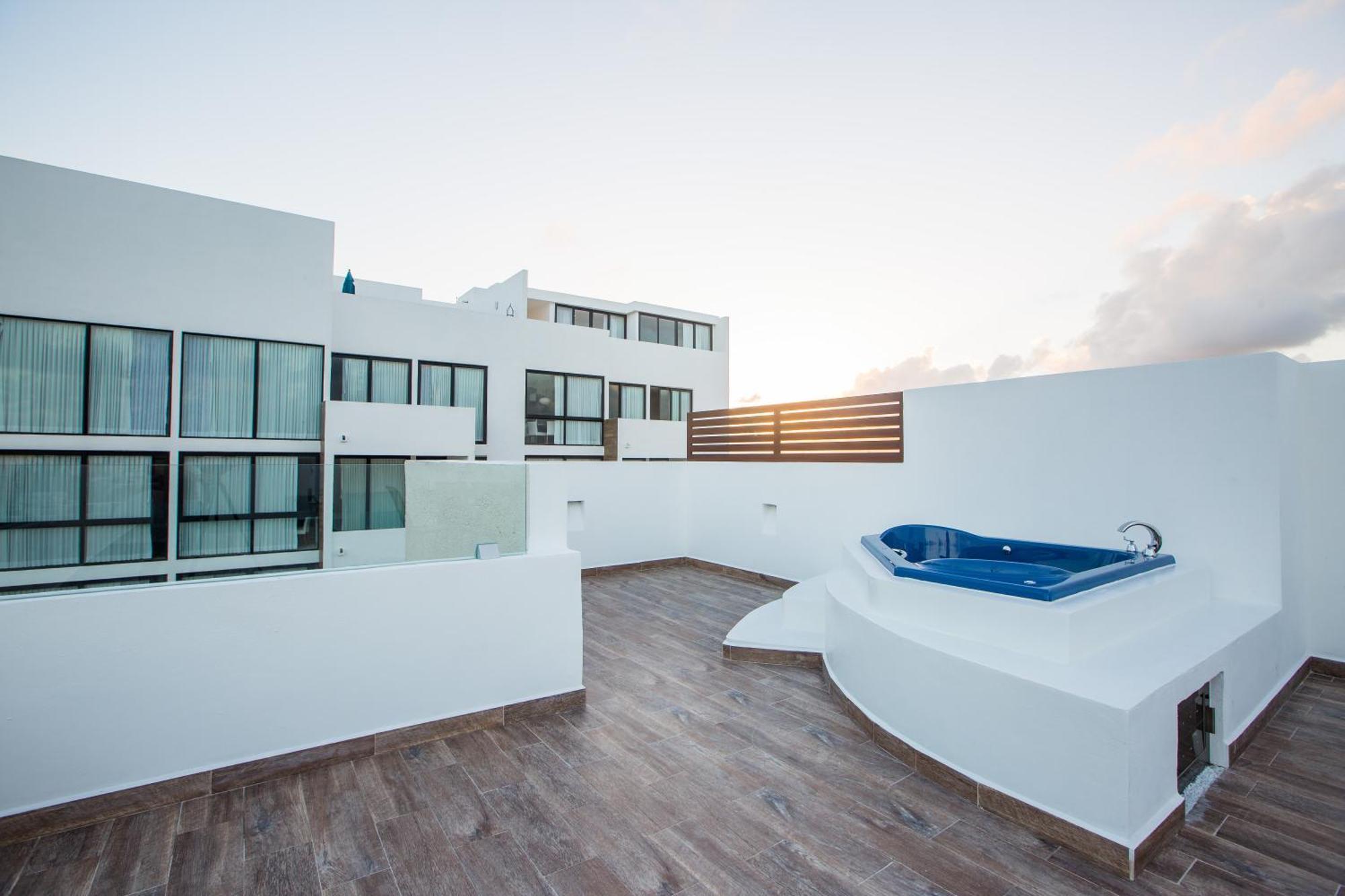 Best And Penthouses With Jacuzzi Pool In Pdc!