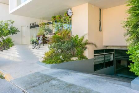Apartment Oceanview Roof Pool With Speakeasy Cafe And Gym Parking