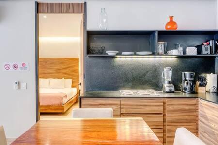Apartment Oceanview Roof Pool With Speakeasy Cafe And Gym Parking *