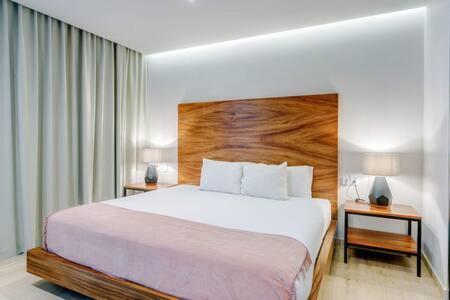 Apartment Oceanview Roof Pool With Speakeasy Cafe And Gym Parking