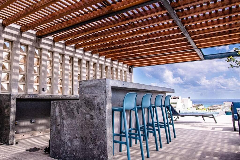 Apartment Ocean View Studio, Rooftop Pool, Steps From Hyatt