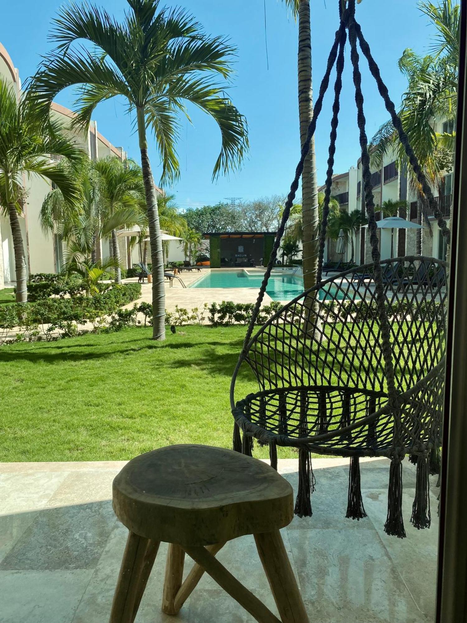 Cozy Poolside *