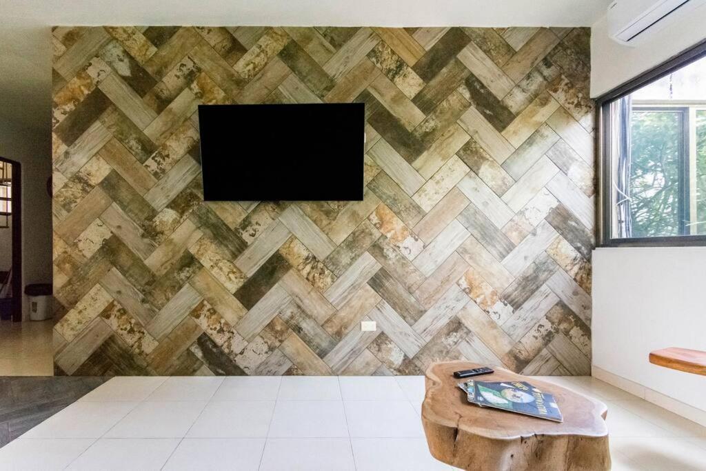 Cenote Penthouse Terraza & Jacuzzi Panoramicos, Muy Amplio, 2 Pisos Tu Uso Personal Y Exclusivo, 3 Recamaras, Excelente Ubicacion, La Playa Y La Quinta Av Caminando A 10 Minutos, Cerca De Restaurantes, Bares, Bancos, Nomadas Digitales 150 Mbps *