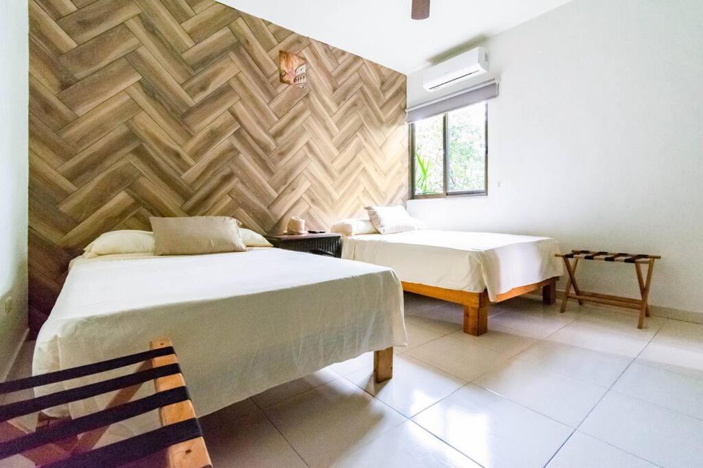 Cenote Penthouse Terraza & Jacuzzi Panoramicos, Muy Amplio, 2 Pisos Tu Uso Personal Y Exclusivo, 3 Recamaras, Excelente Ubicacion, La Playa Y La Quinta Av Caminando A 10 Minutos, Cerca De Restaurantes, Bares, Bancos, Nomadas Digitales 150 Mbps * Playa del Carmen