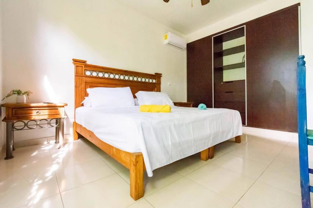 Cenote Penthouse Terraza & Jacuzzi Panoramicos, Muy Amplio, 2 Pisos Tu Uso Personal Y Exclusivo, 3 Recamaras, Excelente Ubicacion, La Playa Y La Quinta Av Caminando A 10 Minutos, Cerca De Restaurantes, Bares, Bancos, Nomadas Digitales 150 Mbps *