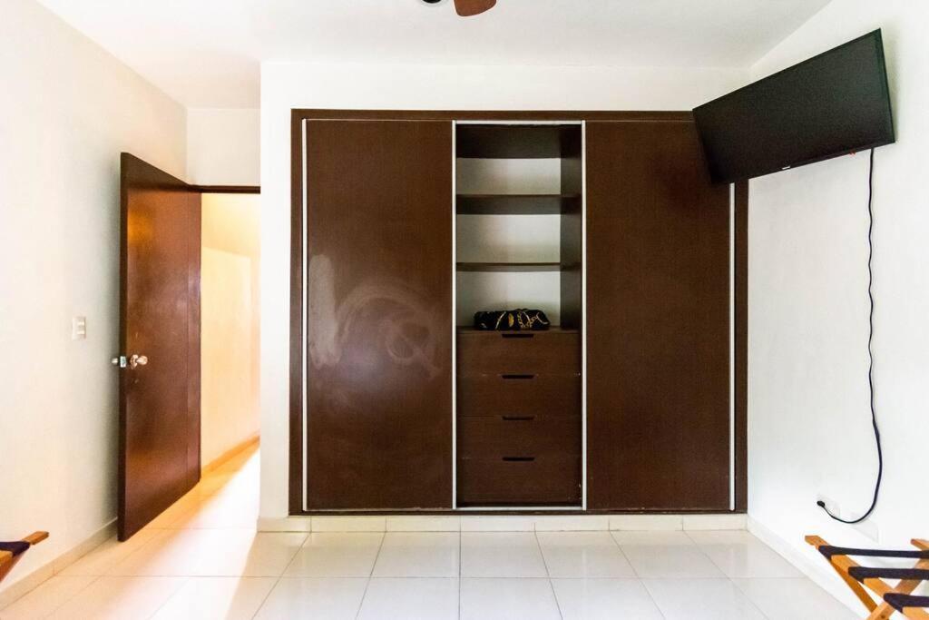 Cenote Penthouse Terraza & Jacuzzi Panoramicos, Muy Amplio, 2 Pisos Tu Uso Personal Y Exclusivo, 3 Recamaras, Excelente Ubicacion, La Playa Y La Quinta Av Caminando A 10 Minutos, Cerca De Restaurantes, Bares, Bancos, Nomadas Digitales 150 Mbps Playa del Carmen