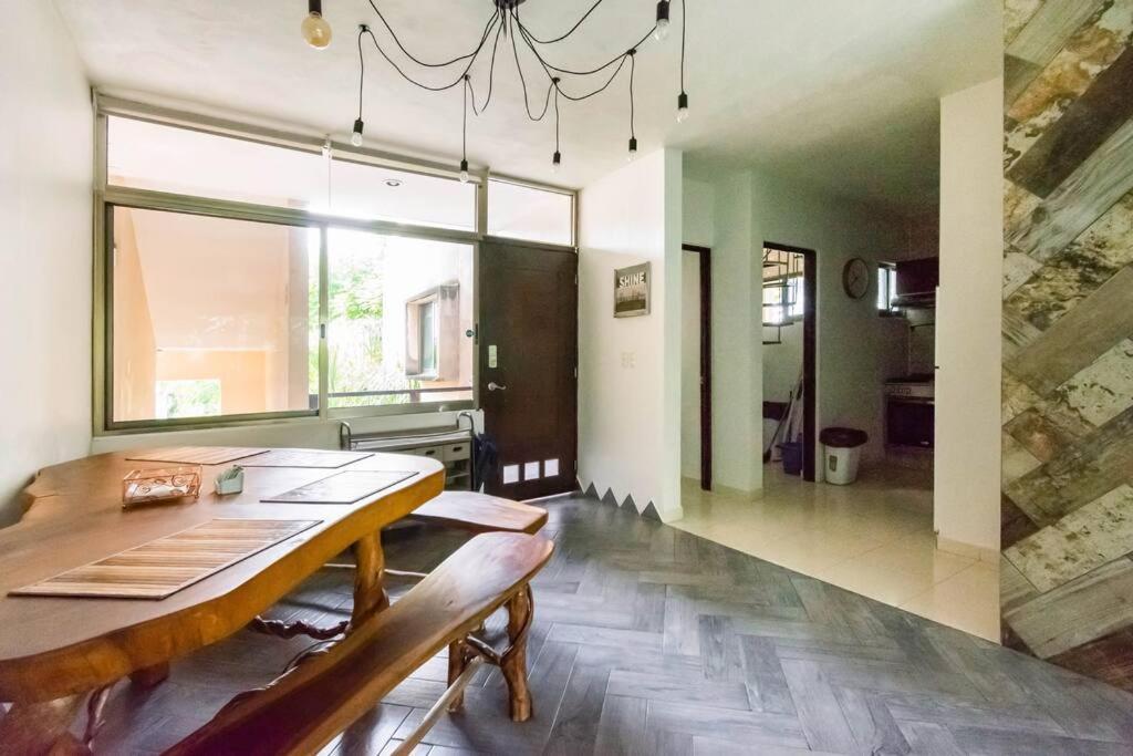Cenote Penthouse Terraza & Jacuzzi Panoramicos, Muy Amplio, 2 Pisos Tu Uso Personal Y Exclusivo, 3 Recamaras, Excelente Ubicacion, La Playa Y La Quinta Av Caminando A 10 Minutos, Cerca De Restaurantes, Bares, Bancos, Nomadas Digitales 150 Mbps * Playa del Carmen