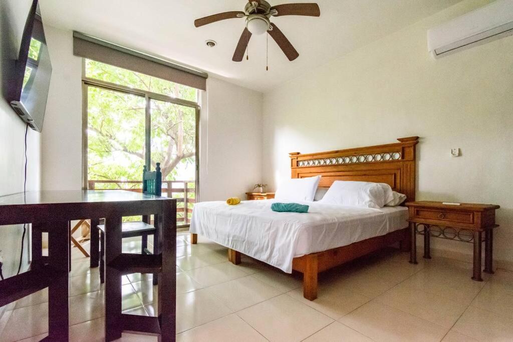 Cenote Penthouse Terraza & Jacuzzi Panoramicos, Muy Amplio, 2 Pisos Tu Uso Personal Y Exclusivo, 3 Recamaras, Excelente Ubicacion, La Playa Y La Quinta Av Caminando A 10 Minutos, Cerca De Restaurantes, Bares, Bancos, Nomadas Digitales 150 Mbps Apartment *