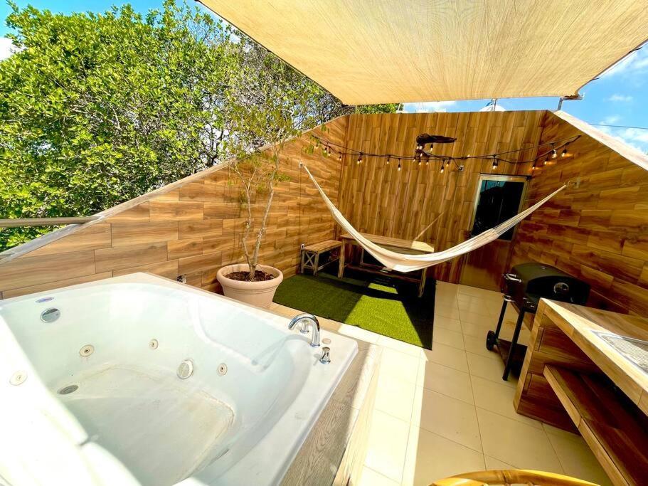 Cenote Penthouse Terraza & Jacuzzi Panoramicos, Muy Amplio, 2 Pisos Tu Uso Personal Y Exclusivo, 3 Recamaras, Excelente Ubicacion, La Playa Y La Quinta Av Caminando A 10 Minutos, Cerca De Restaurantes, Bares, Bancos, Nomadas Digitales 150 Mbps *