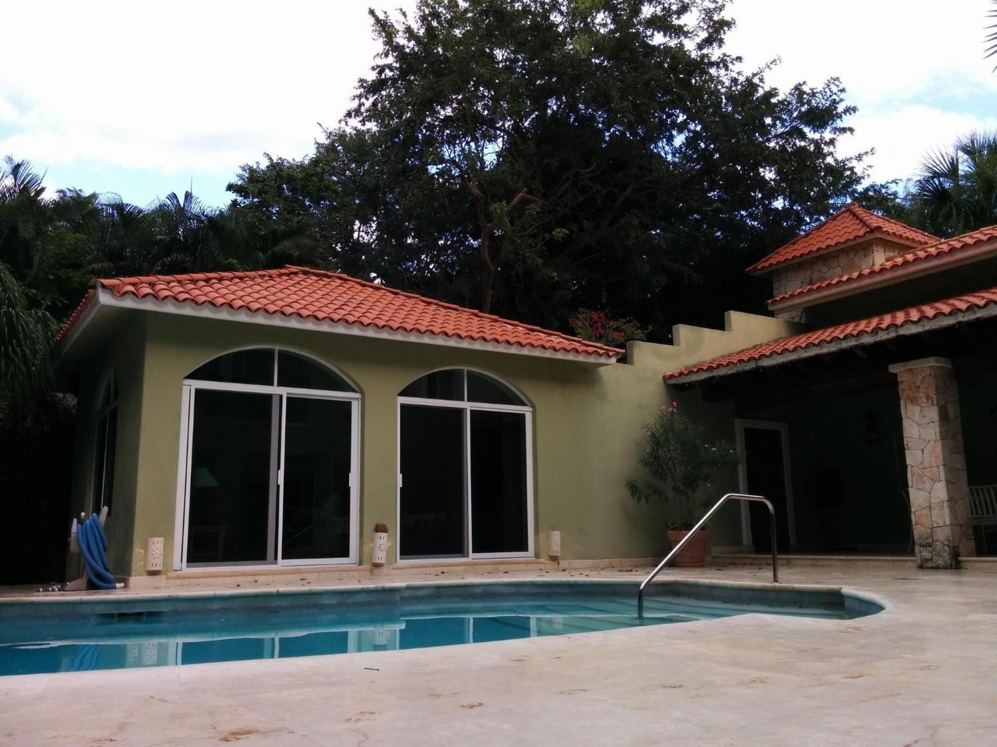 Holiday home Casa Beard, Spacious With High Speed Wifi & Pool.