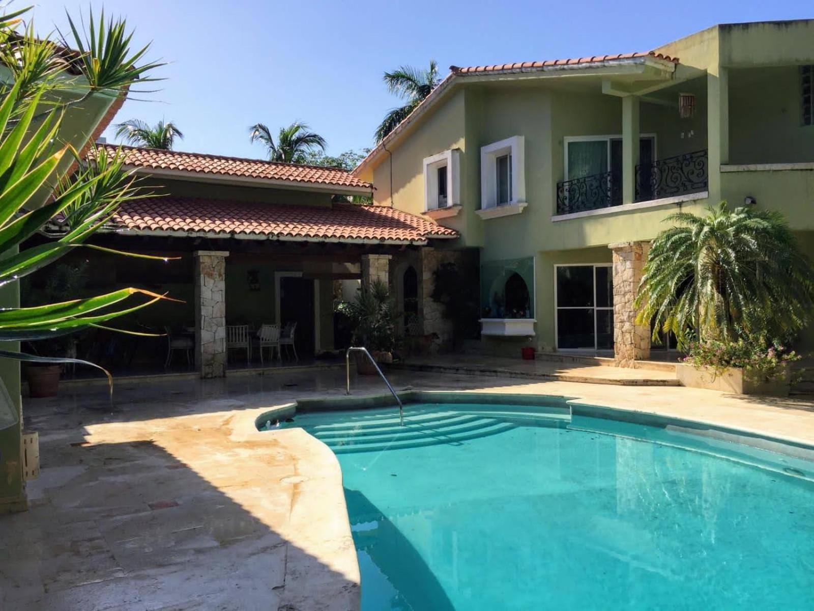 Casa Beard, Spacious With High Speed Wifi & Pool. Holiday home *