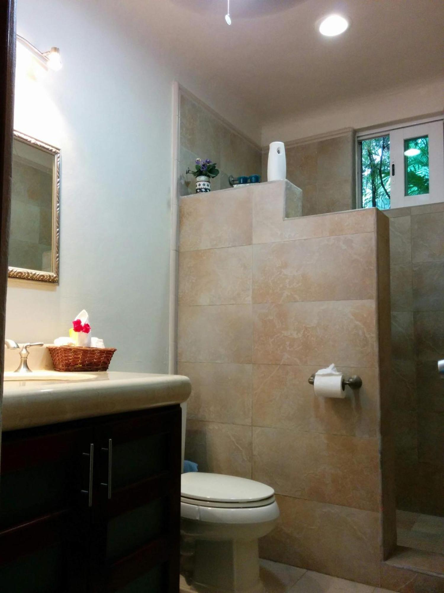 Holiday home Casa Beard, Spacious With High Speed Wifi & Pool. *