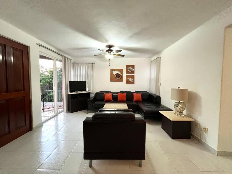 Edificio Palancar A Metros De La Playa Playa del Carmen