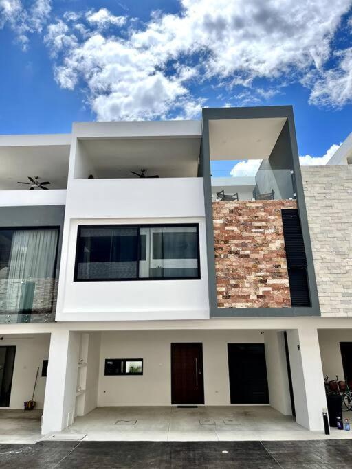 Ferienhaus Heavenly New Townhouse W/jacuzzi Near The *